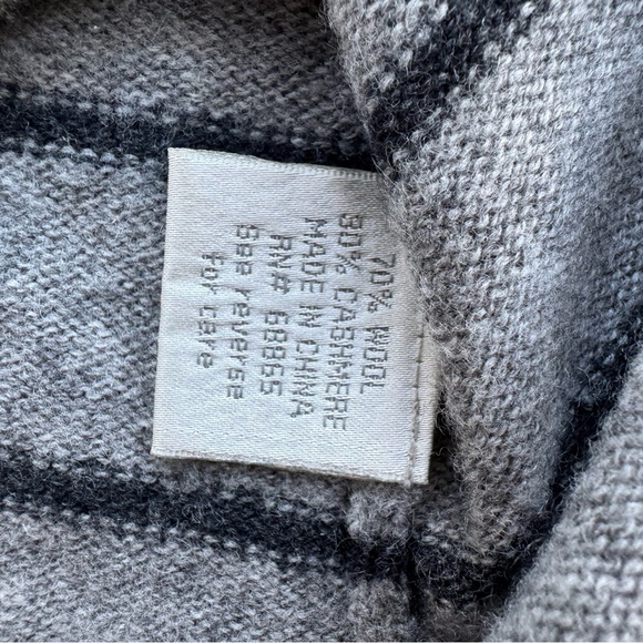 Barney’s Women’s Gray and Black Striped Cashmere Sweater w Shoulder Accents Xs - Picture 4 of 8